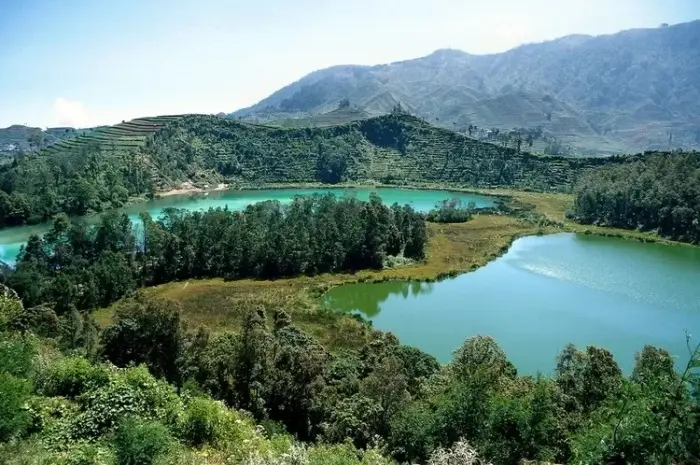 Lake Warna Dieng